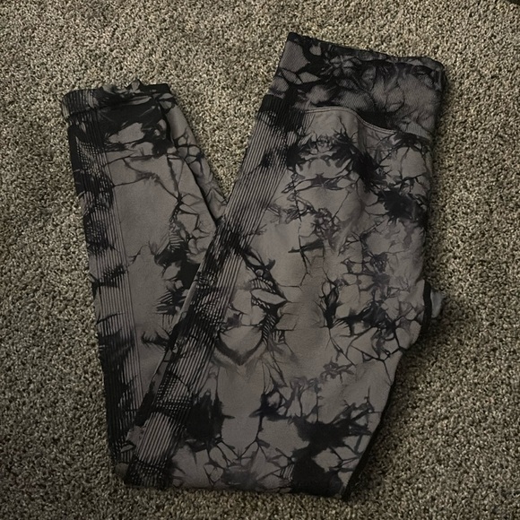 Yeoreo Butt Scrunch Tie Dye Leggings - Picture 2 of 4